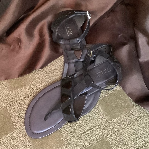 A NEW APPROACH (A.N.A.) FLAT THONG SANDALS SIZE 7 - Picture 5 of 6